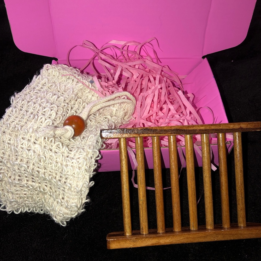Bamboo Soap Dish & Exfoliating Loofah Drawstring Soap Saver Bag Gift Box…